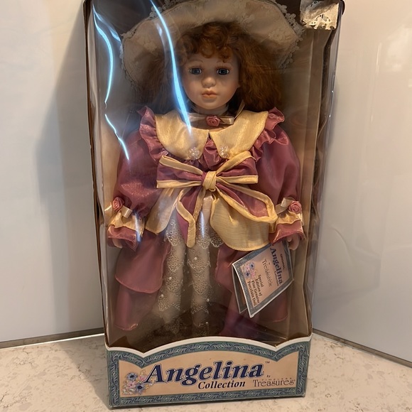 Angelina collection doll - Picture 2 of 7